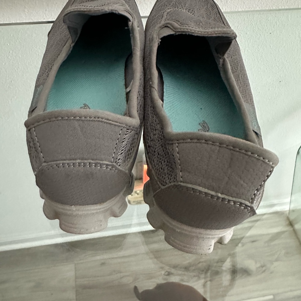 Skechers Women’s Gray Slip-On Loafers - Picture 4 of 6